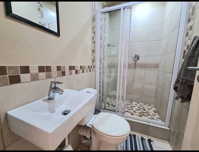 2 BEDROOM FLAT TO LET IN SHAKAS ROCK
